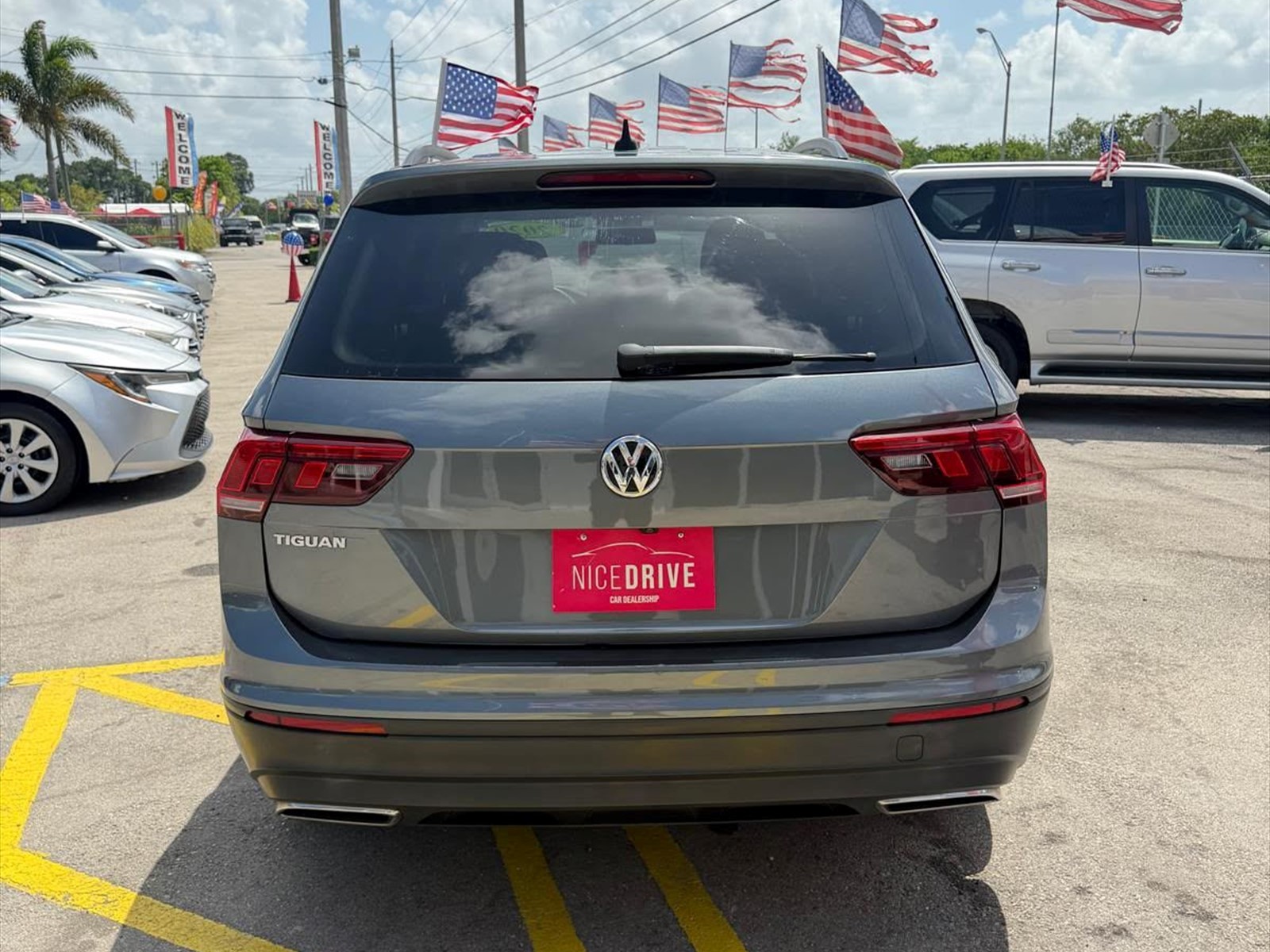 2020 VOLKSWAGEN Tiguan in Princeton, FL