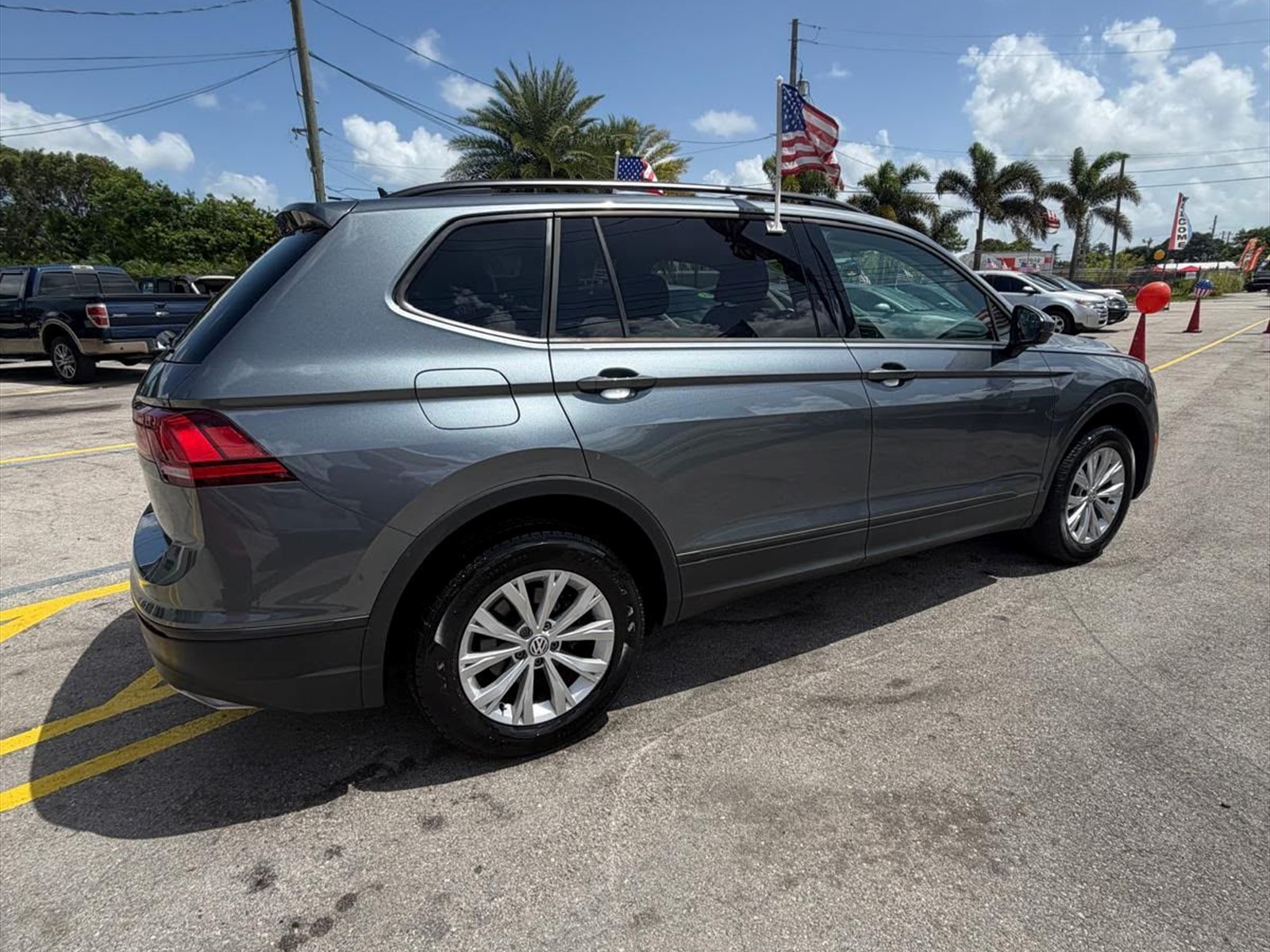2020 VOLKSWAGEN Tiguan in Princeton, FL