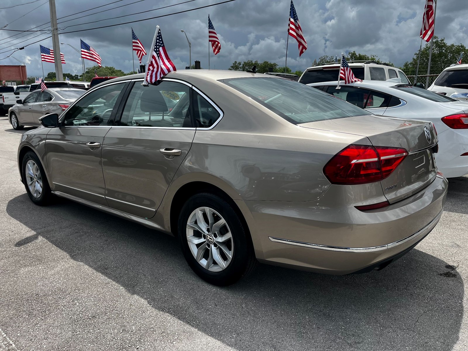 2016 VOLKSWAGEN Passat in Princeton, FL