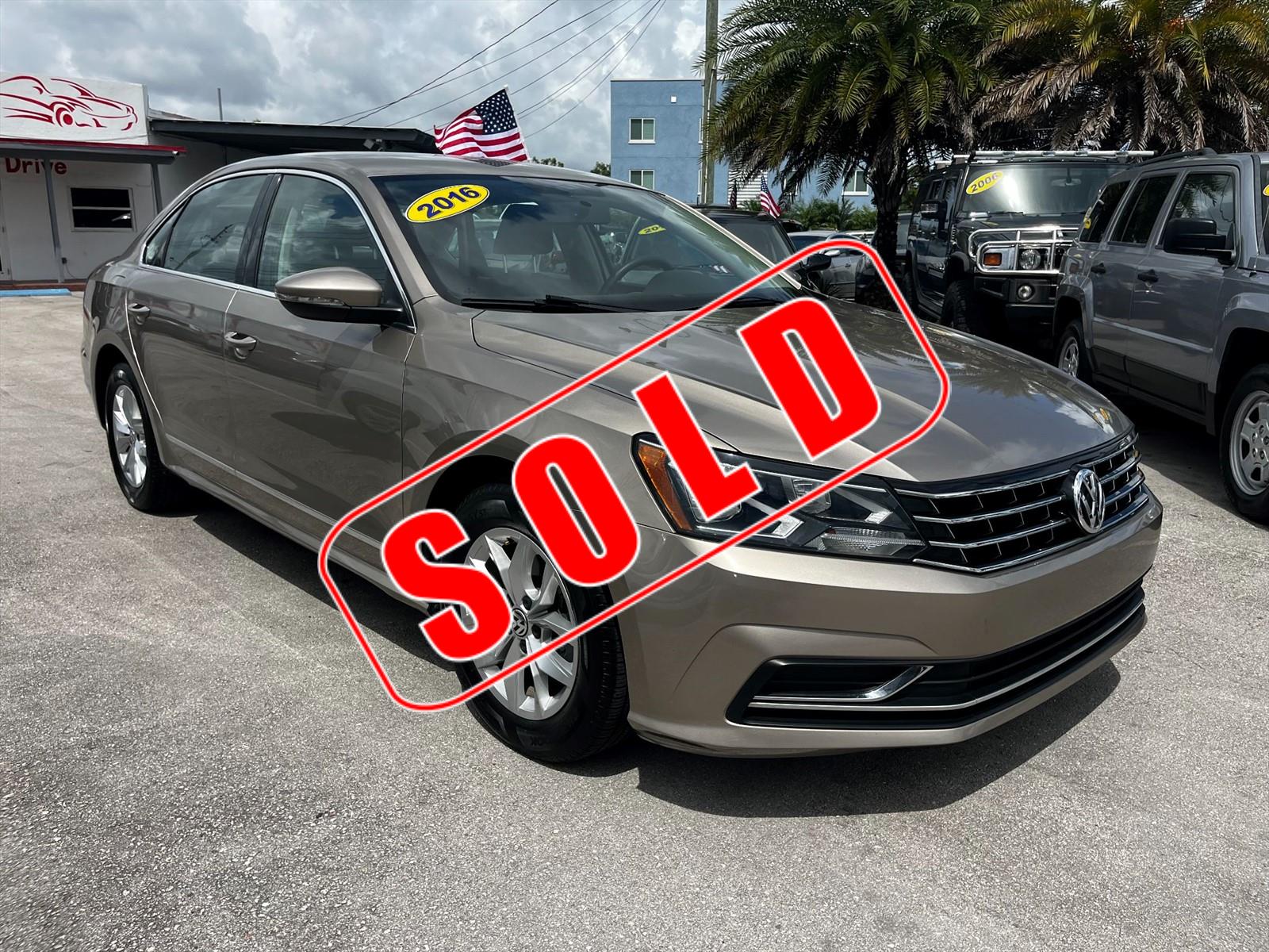 2016 VOLKSWAGEN Passat in Princeton, FL