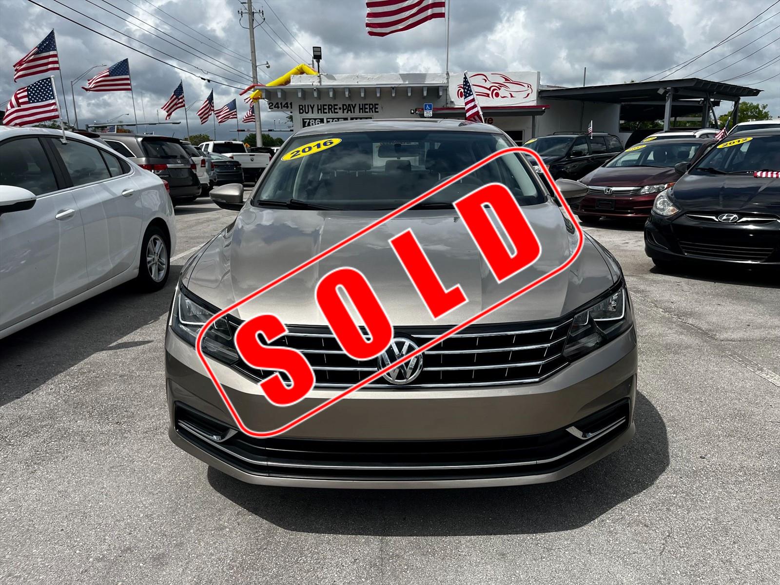 2016 VOLKSWAGEN Passat in Princeton, FL